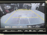 車庫入れ時に安心のバックカメラがついています。