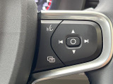 【ステアリングスイッチ】運転中、前方から目線をそらさずにオーディオ等の操作ができるよう、適切に配置されたスイッチ類。安心&快適なドライブを演出してくれる便利な機能です。