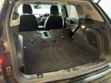 後部座席を倒せばさらに荷物も積み込みができます。