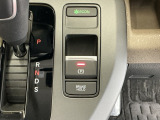 パーキングブレーキはスマートな電子制御式と合わせて渋滞時等にブレーキペダルから足を離しても停車状態を保持してくれるオートブレーキホールド機能で運転が楽になります。スタートはアクセルペダルを踏むだけ