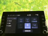 複数のオーディオソースが画面上に並び、使いたい音源を選びやすい表示です。通勤やお出かけの移動時間を、お好みの音楽や音声とともに過ごせます。