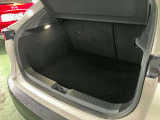電動リフトゲートで開閉楽々。開閉の上限設定もできますので、低い立体駐車場などでも便利です。