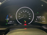 ホンダセンシング装着車となっております。衝突軽減ブレーキ、誤発進抑制機能、歩行者事故低減ステアリング、路外逸脱抑制機能、アダプティブクルーズコントロール、車線維持支援システム他、安全運転を幅広く支援。