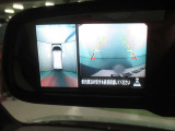 上から見下ろしているような映像で駐車をサポートするアラウンドビューモニターと、安心のバックモニター付き!駐車が苦手な方でも安心して車庫入れができますよ♪