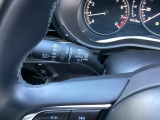 レバーをAUTOの位置にしているとき、レインセンサーが雨を感知すると、雨量に応じてワイパーが自動で作動してくれるオートワイパーを装備!設定変更で非作動にすると、間欠作動に固定されます。