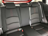G-ベクタリングコントロールプラス(GVCPlus)は、ドライバーの素早いハンドル操作に対する車両の追従性を高めるとともに挙動の収束性をサポートします。特に後部座席では、揺れが少なく感じられます。