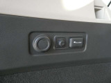トランク部に100V AC電源(1500W)を装備しています。