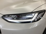 明るく消費電力も少ないLEDヘッドライト。雨天時にも明るく照らしてくれます。