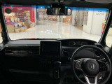 フロントガラスも広く視界が良くて運転しやすいです!!