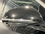 ウィンカー内蔵ドアミラーを開発したのは『メルセデス・ベンツ』です。他車からの視認性が高まり、事故の可能性を低減させています。更に、点灯部分はドライバーの視界に入らないように設計されています。