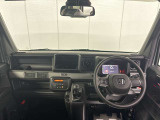 水平基調のインテリアデザインがすっきりとした車内と見晴らしのよい視界を与えてくれます♪