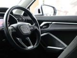 内装はシンプルに使い勝手を考え作られています。お車を運転する感覚をダイレクトに体感して頂けます。室内も広くロングドライブにも快適にお過ごしいただけます。