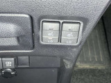 運転席/助手席シートヒータースイッチが付いています。