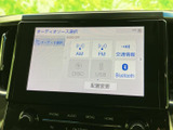 AMやFM、交通情報に加え、USBやBluetoothなど複数の音源選択肢が画面に並びます。使いたい項目を見つけやすく、普段の音楽や情報収集など、用途に応じてお使いいただけます。