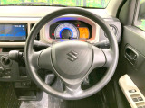 インテリアに合わせたデザインのステアリングは、運転される方のことも考え、運転しやすい形状、大きさです。是非一度、実際に触ってお確かめください。