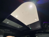 メルセデス・ベンツの定める厳しい基準をクリアしたお車のみをご案内させて頂きます。納車前整備はメーカー規定に基づき100項目以上にも及ぶ点検を熟練のメカニックによって行いご納車させて頂きます。