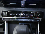 左右独立温度コントロールフルオートエアコンです。運転席、助手席それぞれで独立して温度設定ができます。冷え性の方が乗っても安心ですね♪