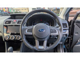 ステアリングに各種スイッチが付いてますので、運転中に余所見することがありませんね!