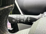 前後のワイパーに関する表示やAUTOの表記が見やすく、必要な操作を確認しやすいレバーです。手元で扱いやすい位置にまとまり、雨天時など視界確保が気になる場面をサポートします。