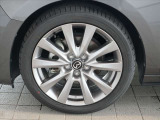 マツダ純正215/55R18インチアルミホイール付きで見た目もグッド!