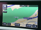 地図上で周辺の道路や施設を確認でき、目的地設定や表示切替にも対応。ルート確認から案内まで、日々のお出かけをスムーズにサポートし、初めての場所へ向かう際にも便利です。