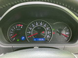 速度やエンジン回転数、燃料残量などの情報を、運転席からひと目で確認できます。表示がメーター内にまとまり、走行中も必要な情報を把握しやすい配置です。
