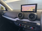 ●アウディ・マルチメディア・インターフェイスは、ナビゲーションやオーディオ機能だけでなく、車両の様々な設定が行える最先端のインターフェイスユニットです。