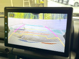 【バックカメラ】駐車時に後方がリアルタイム映像で確認できます。大型商業施設や立体駐車場での駐車時や、夜間のバック時に大活躍!運転スキルに関わらず、今や必須となった装備のひとつです!