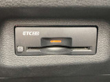 ETC2・0 ナビゲーションと連動モデル。充実したETC機能に加えて、ITSスポットとの高速、大容量、双方向の通信が可能で、次世代の運転支援サービスを受けることができます。