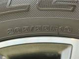 タイヤサイズは【265/55R19】