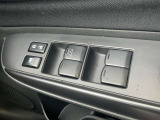 パワーウインドウスイッチです。運転席はオート機能付きです。