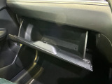 当店は仕上げ業者と提携して、車両の仕上げを行っております。磨き、ルームクリーニング、ヘッドライト磨き、を一貫して行っております。