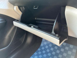 【グローブボックス】大型のグローブボックスで、車検証や色々な小物を入れても取り出しやすいですよ☆