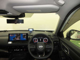 ドライバー目線で、使いやすく安全操作性と良好な視界を実現した運転席です。
