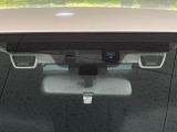 【アイサイトVer2】前方の車両等を検知し、衝突しそうな時は警報で注意を促し、ブレーキを踏む力をサポート。ブレーキを踏めなかった場合は衝突被害軽減ブレーキが作動、衝突回避をサポートします。