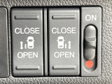 【両側パワースライドドア】スマートキーや運転席のスイッチで後席両側スライドドアの開閉が可能♪電動だから力を入れてドアを開ける必要が無く、小さなお子様でも簡単に開け閉めでき快適です♪
