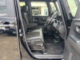 フロントシート、運転席側