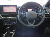 《インパネ》 見やすさと操作性を考慮したレイアウトを採用し、快適な運転環境を実現しています。