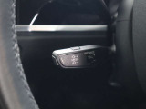 ★アダプティブ クルーズコントロール★設定速度や先行車との車間距離を維持し、流れに合わせて速度の上げ下げを自動調整します。障害物を検知すると、警告音やDISのディスプレイで警告が促されます。