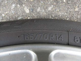 タイヤサイズは、165/70R14です。
