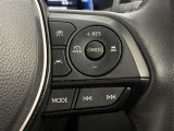 前方の車との車間を設定し、スピードを上げたり緩めたりを自動で行ってくれる追尾式の「レーダークルーズ」。上級装備の一つです!高級車にしかつかない嬉しい機能です。