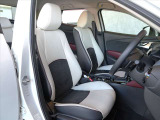 CX-3のシートは体に沿ってしなやかにたわむ構造により、シート全体で包み込まれる心地よいフィット感を実現♪
