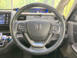 インテリアに合わせたデザインのステアリングは、運転される方のことも考え、運転しやすい形状、大きさです。是非一度、実際に触ってお確かめください。