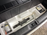 車載工具が収納されております