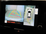 パノラミックビューモニター付きです。車両を上から見たような映像をディスプレイオーディオ画面に表示。運転席からの目視だけでは見にくい、車両周辺の状況をリアルタイムでしっかり確認できます。