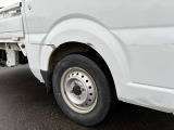 運転席側に傷ございます。鈑金塗装もご相談ください。