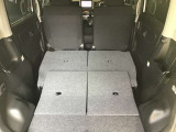 シートを倒すと広いスペース!使い勝手の良いお車です☆