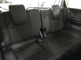 ゆとりある後席が乗り降りしやすく、ひざまわりも余裕を感じる快適空間☆