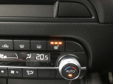 運転席、助手席シートヒーター付きで寒い朝もあったかです。