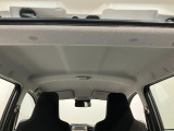 品質へのこだわり!フロアマットやシートなど車内をキレイに清掃し、ニオイや汚れなどを徹底的にクリーニングしてもらっております。室内はピカピカです☆